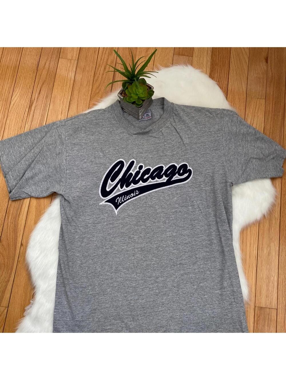 One Way Chicago Illinois Graphic T-Shirt Medium